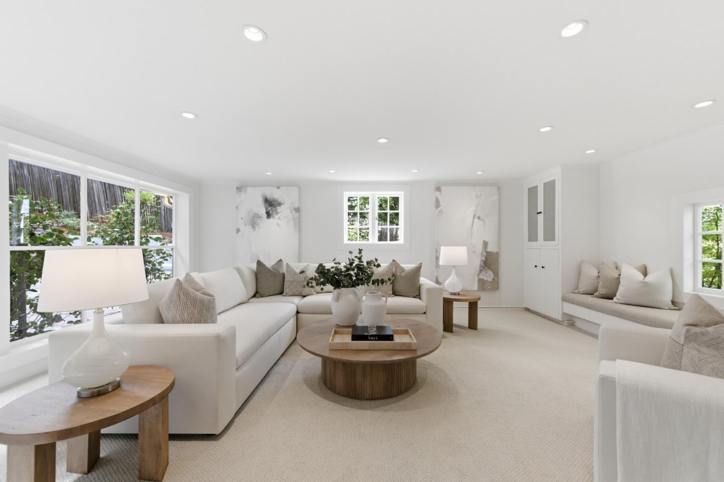 2835 Hillside Drive