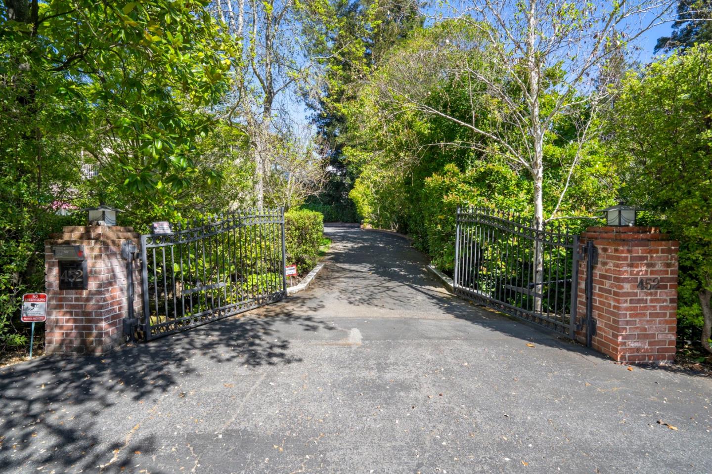452 Roblar Avenue