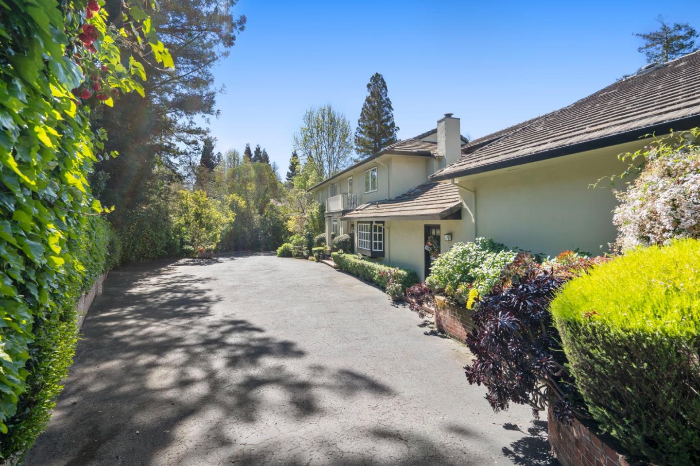 452 Roblar Avenue