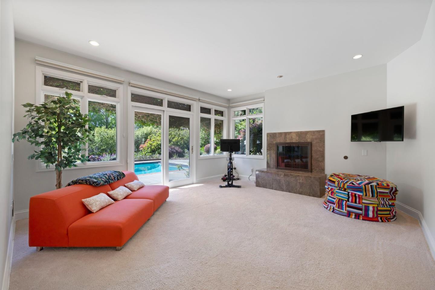 452 Roblar Avenue