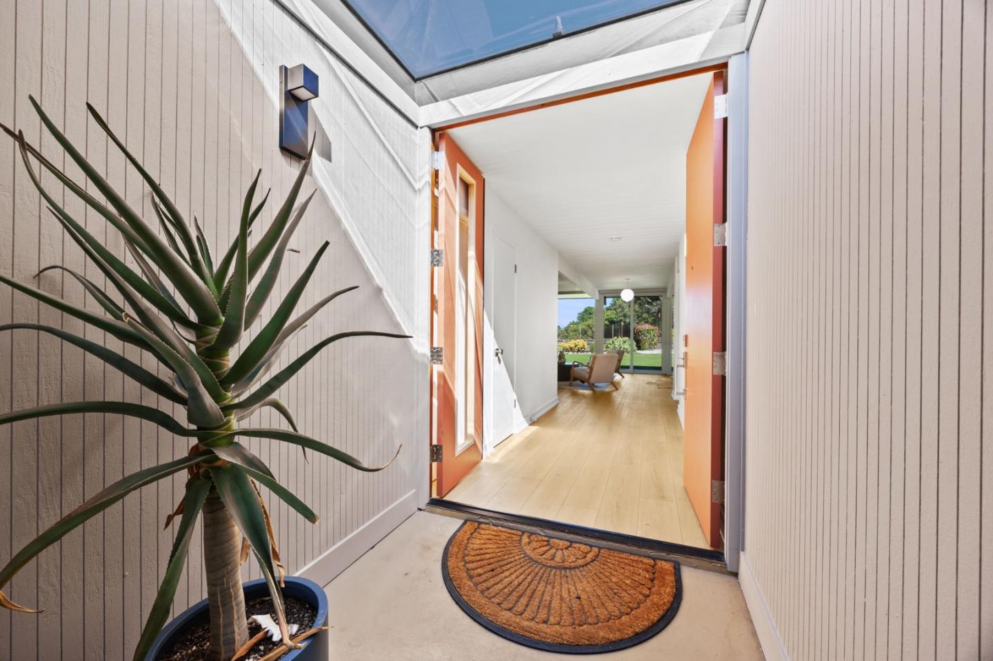 40 Roxbury Lane