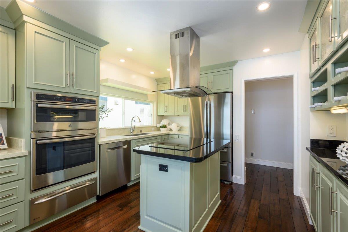 945 Lido Lane