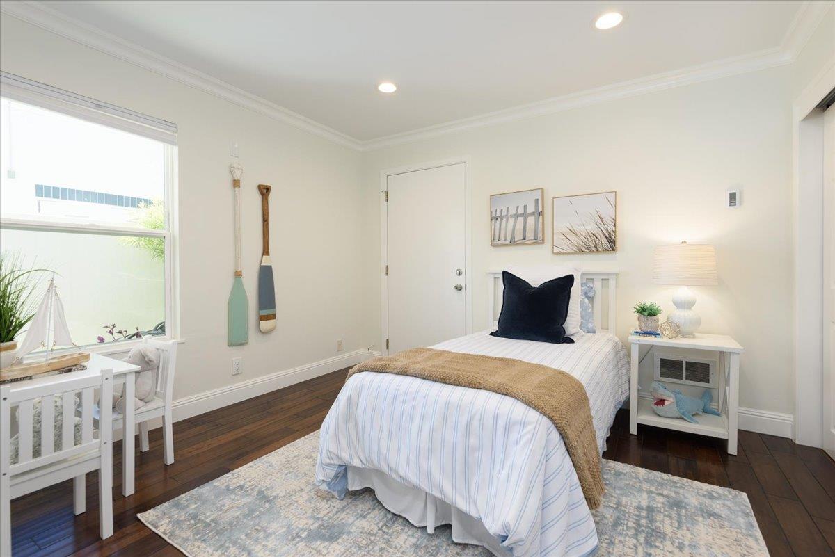945 Lido Lane