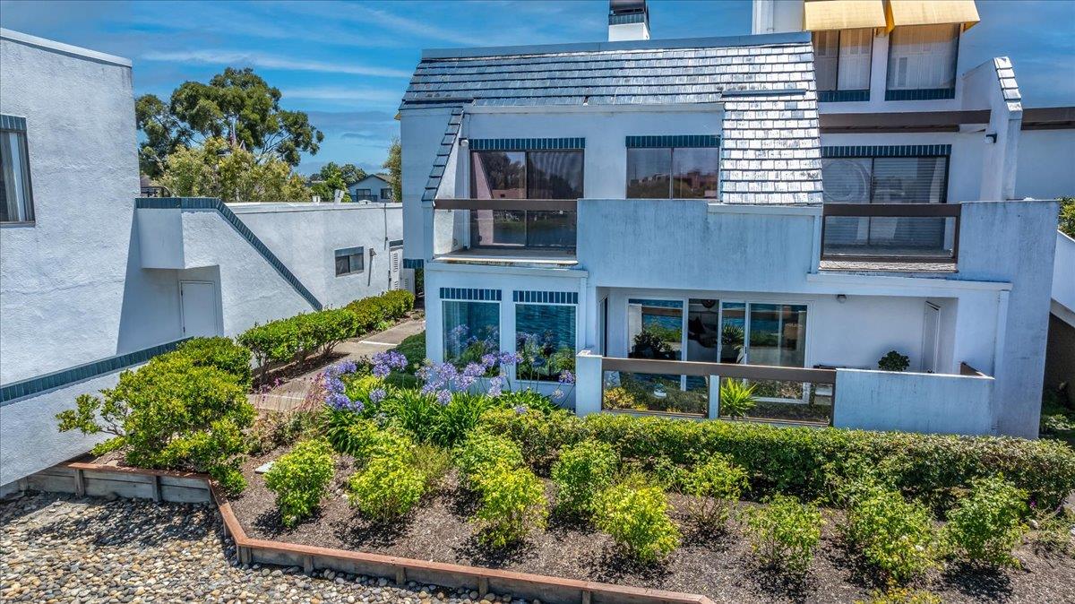 945 Lido Lane