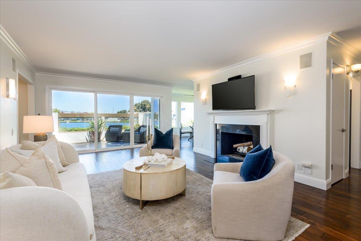 945 Lido Lane
