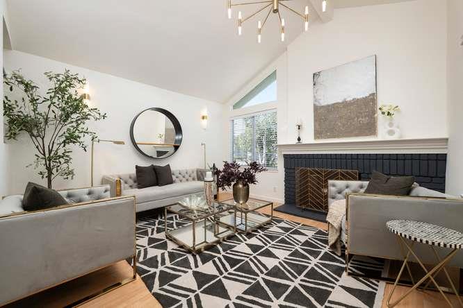326 Commander Lane