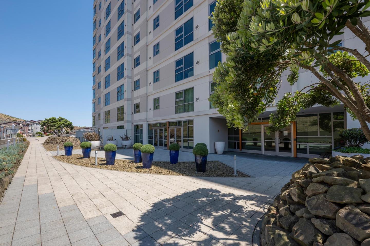 1 Mandalay Place 905