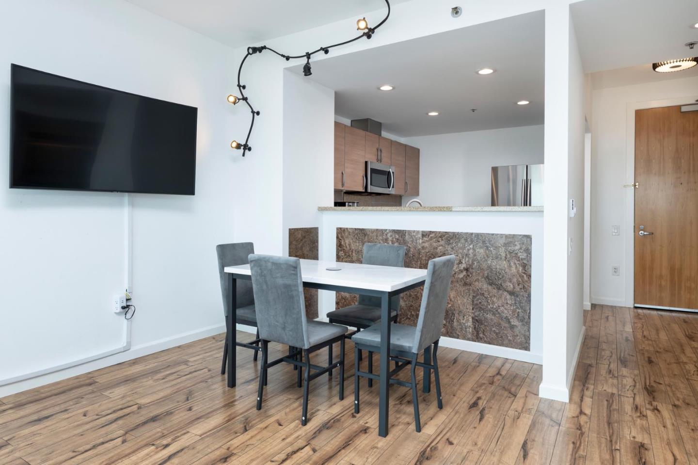 1 Mandalay Place 905
