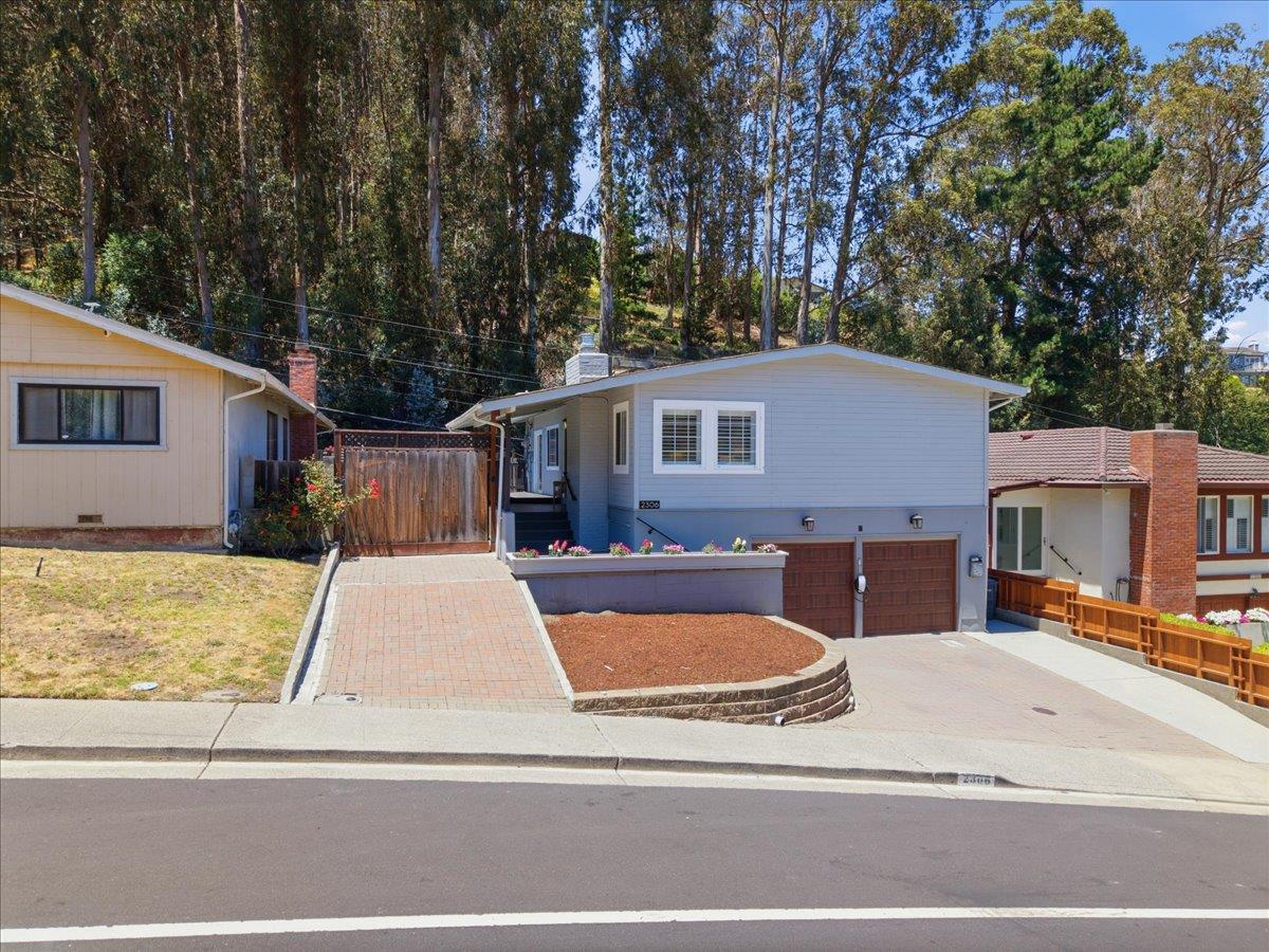 2306 Valleywood Drive