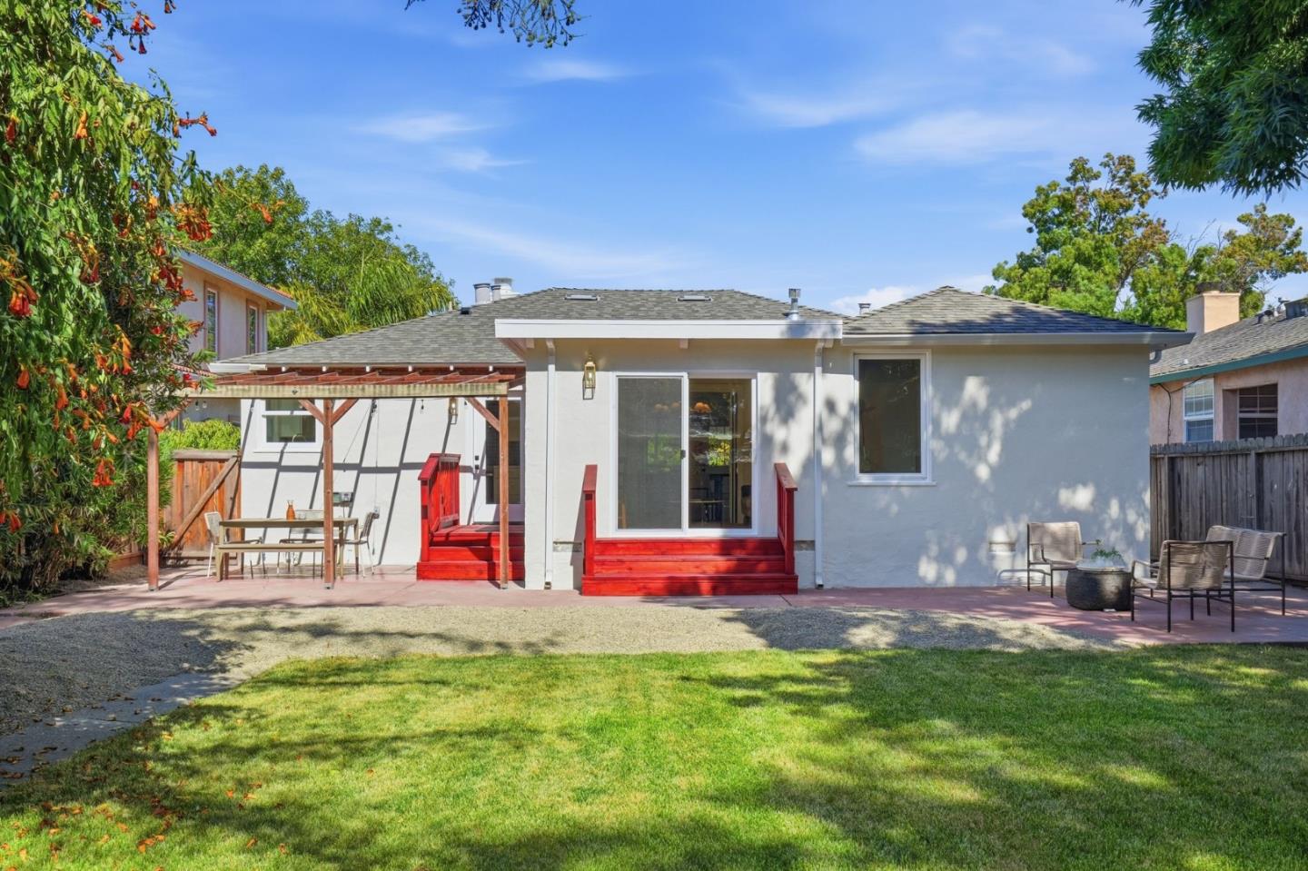 1049 Haven Avenue