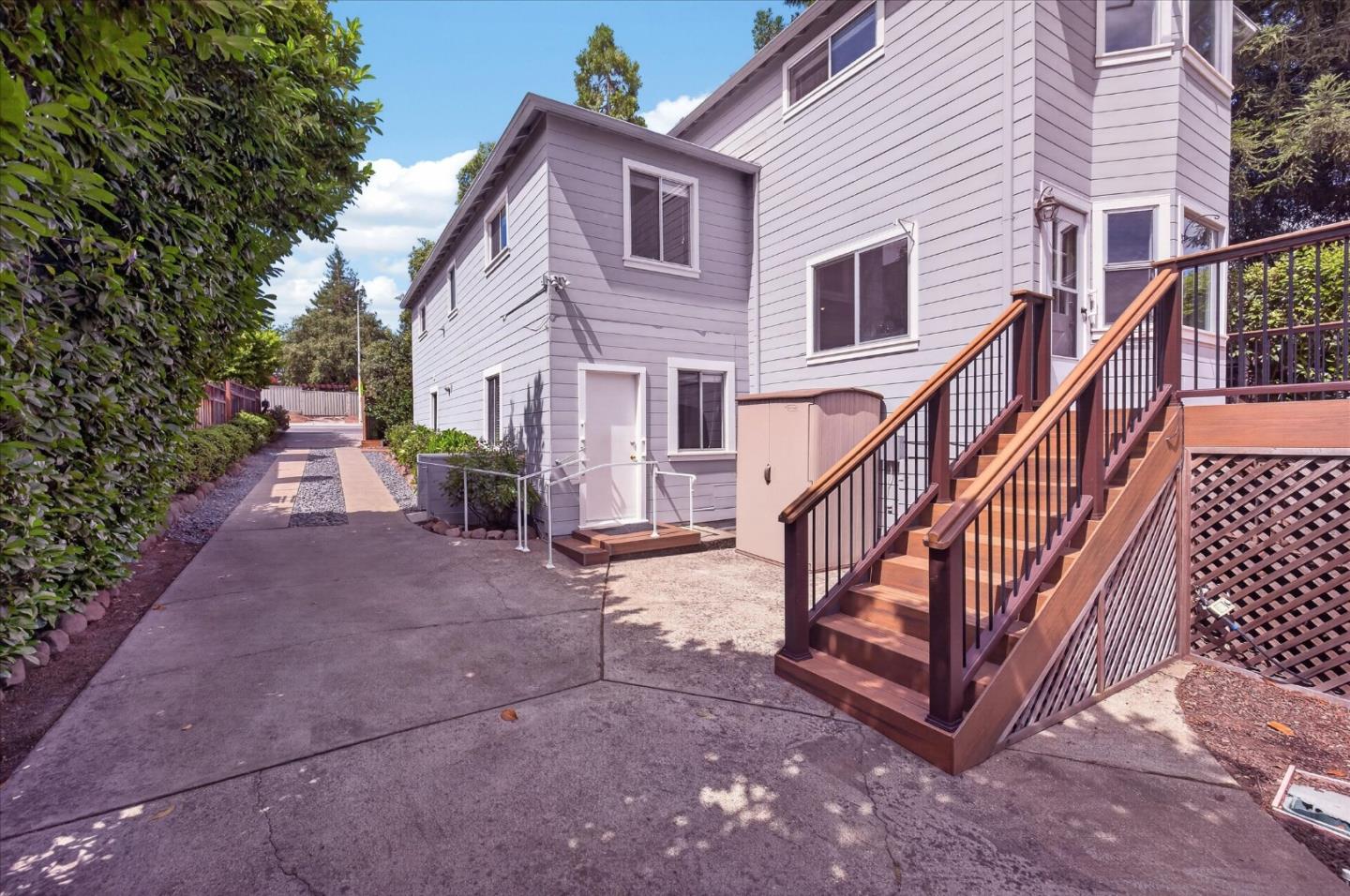3723 Alameda De Las Pulgas