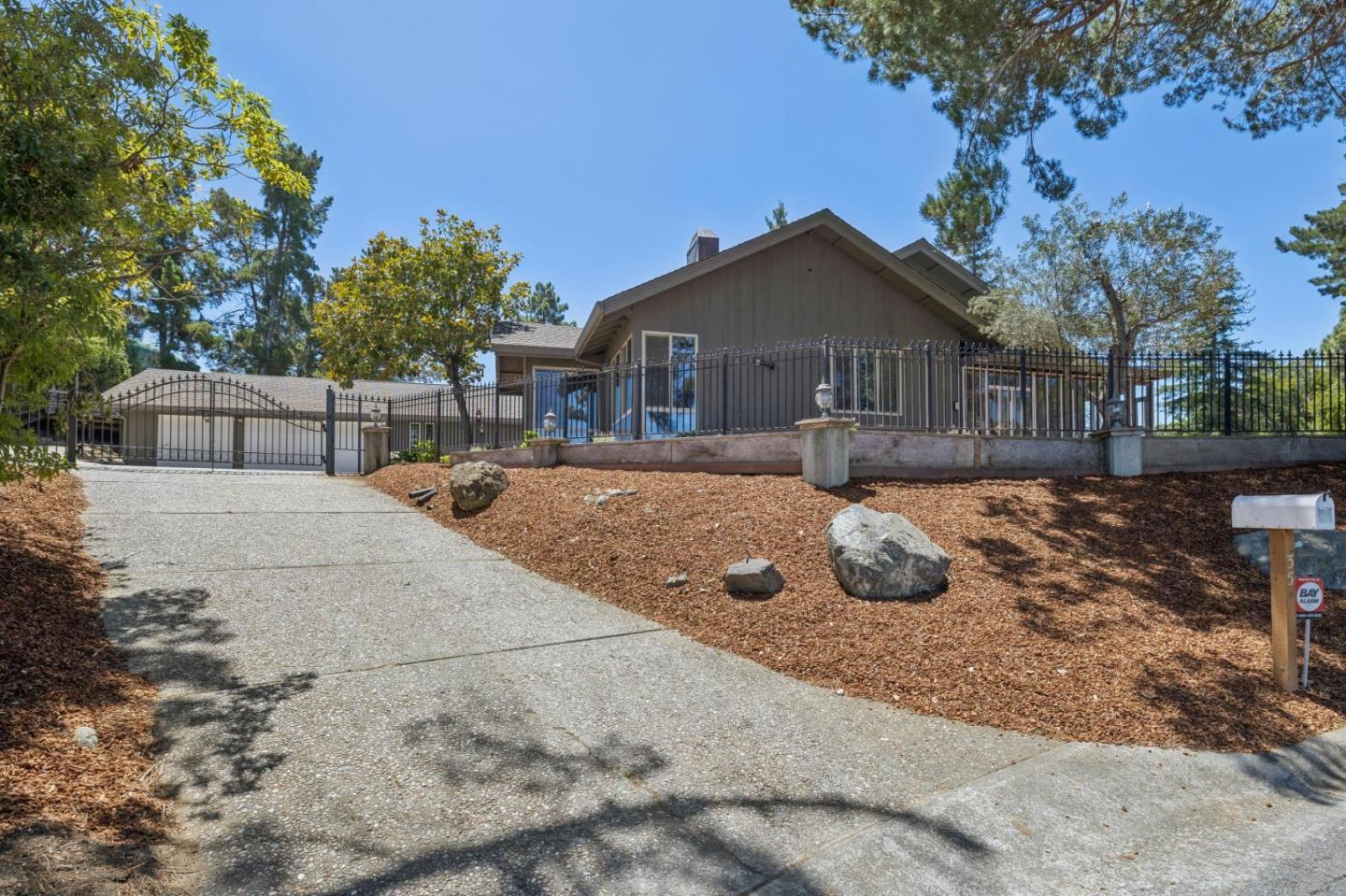 35 Silk Tree PL