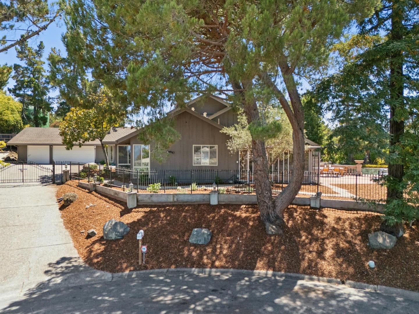 35 Silk Tree PL