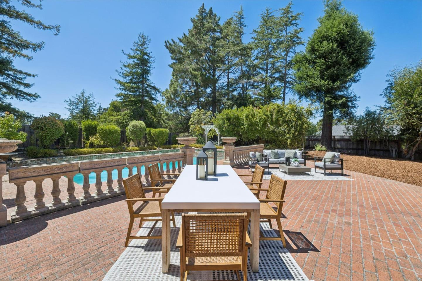 35 Silk Tree PL