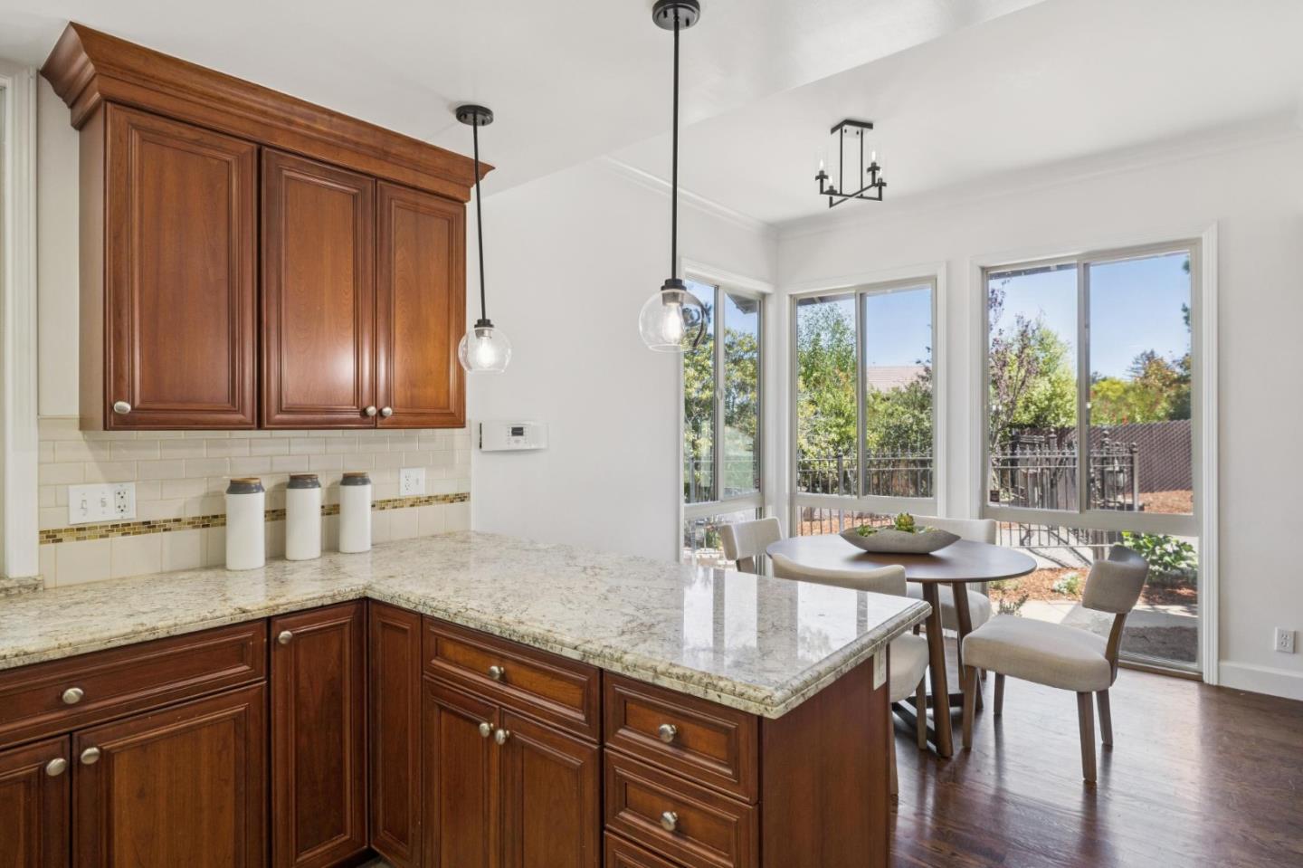 35 Silk Tree PL