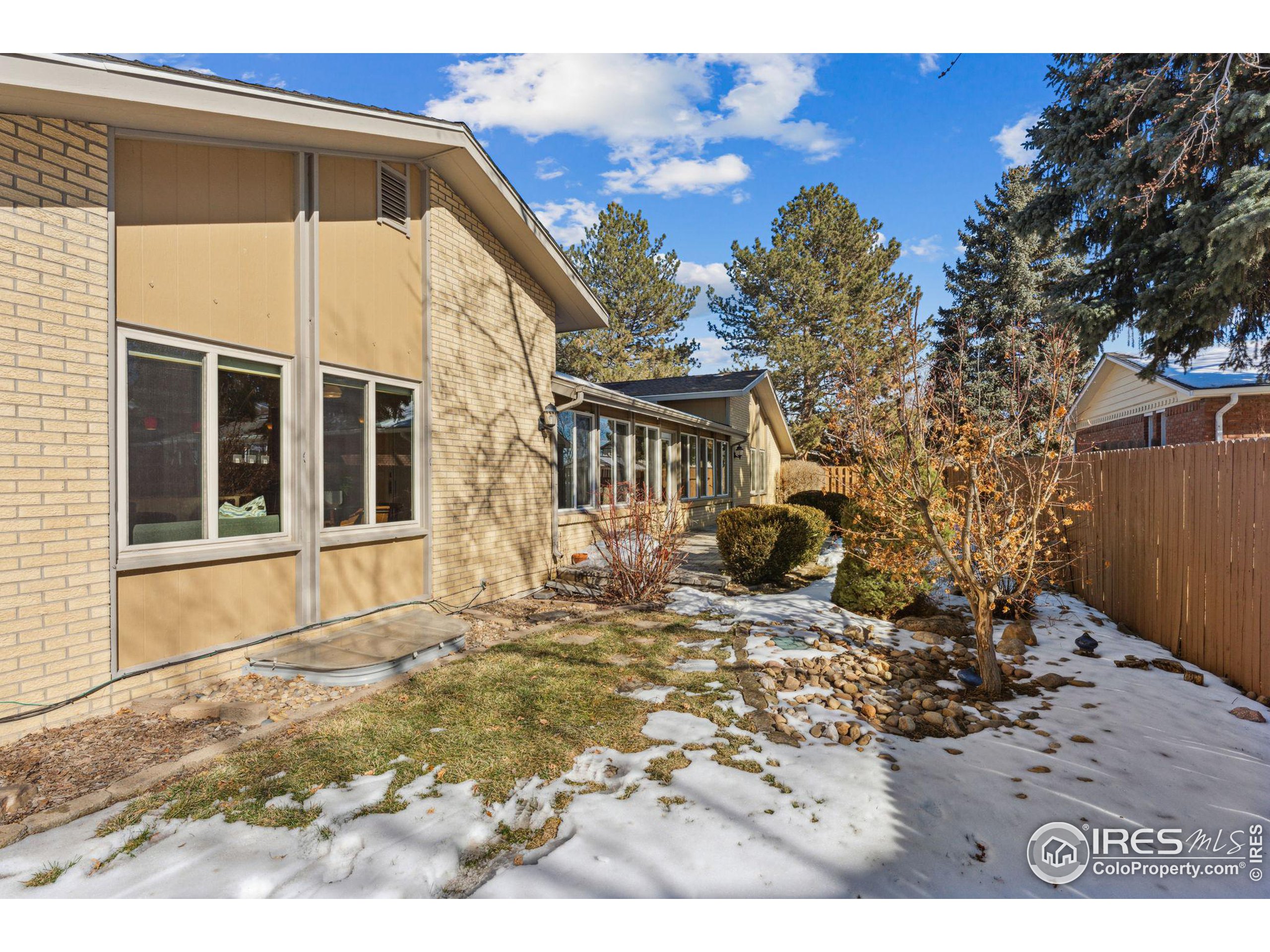 320 Glenview Ct