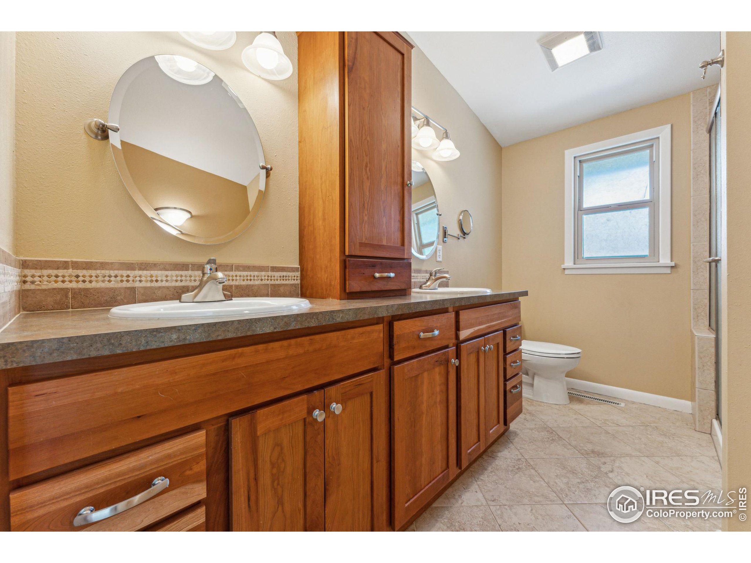 320 Glenview Ct