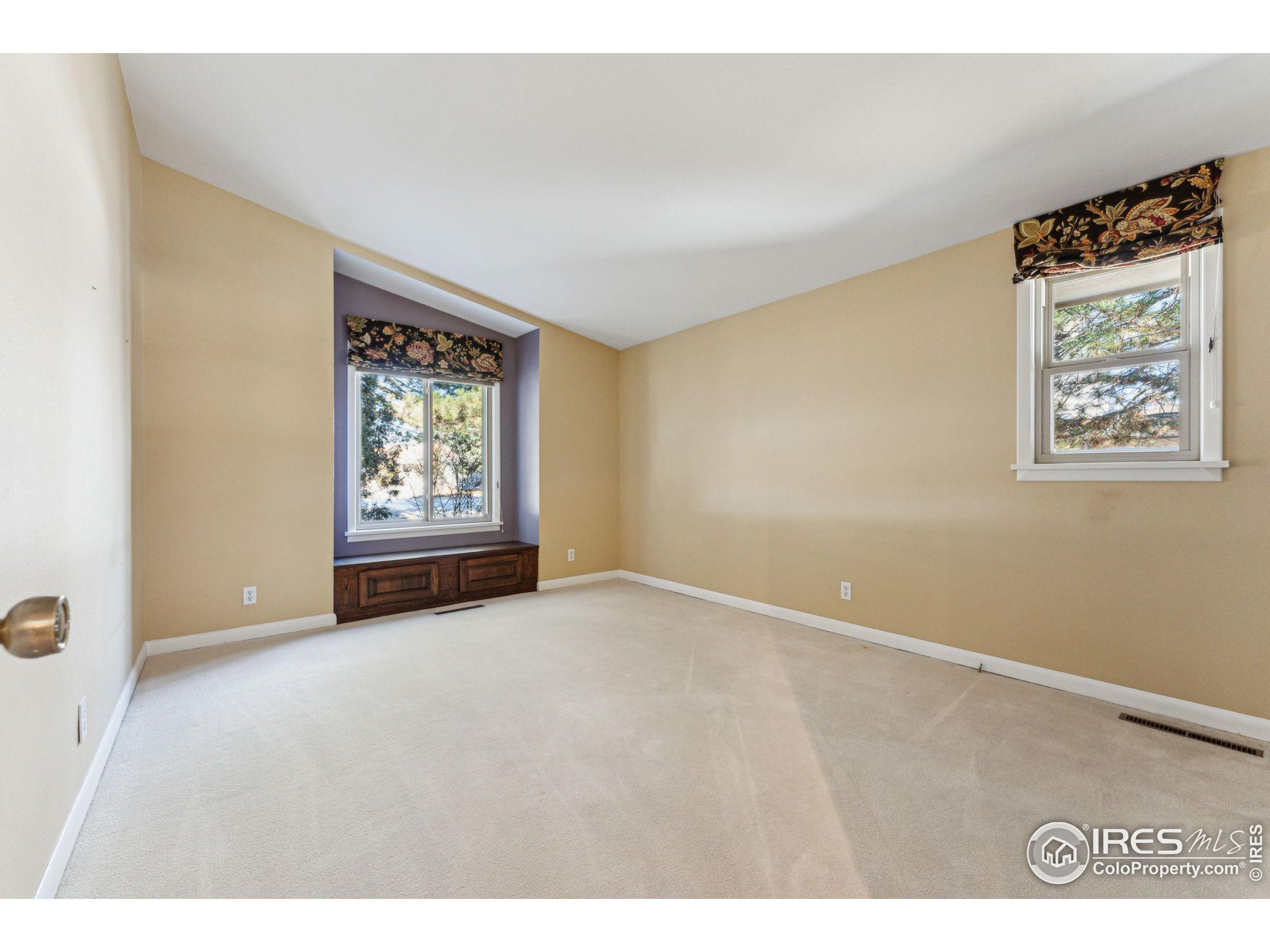 320 Glenview Ct