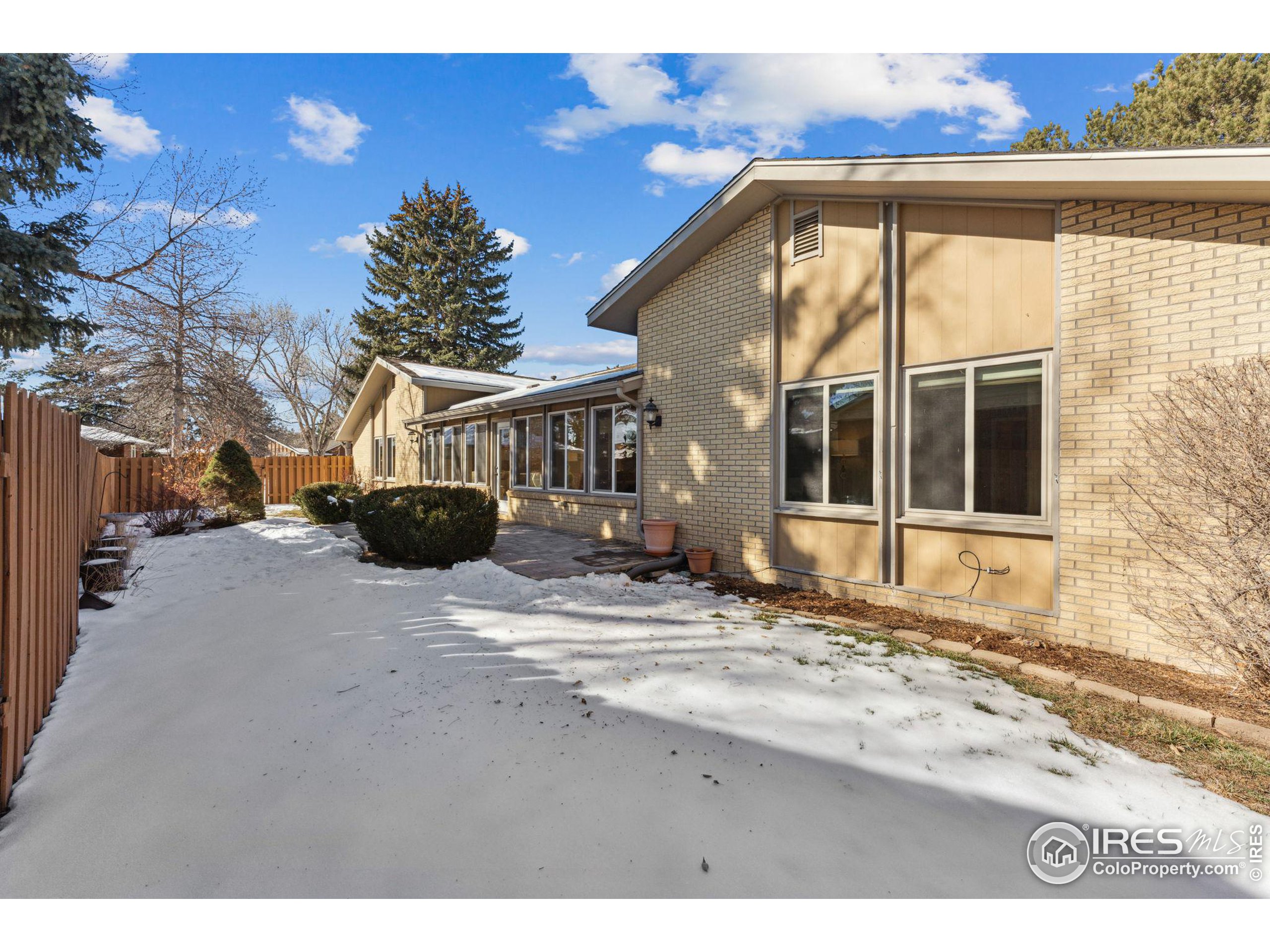 320 Glenview Ct
