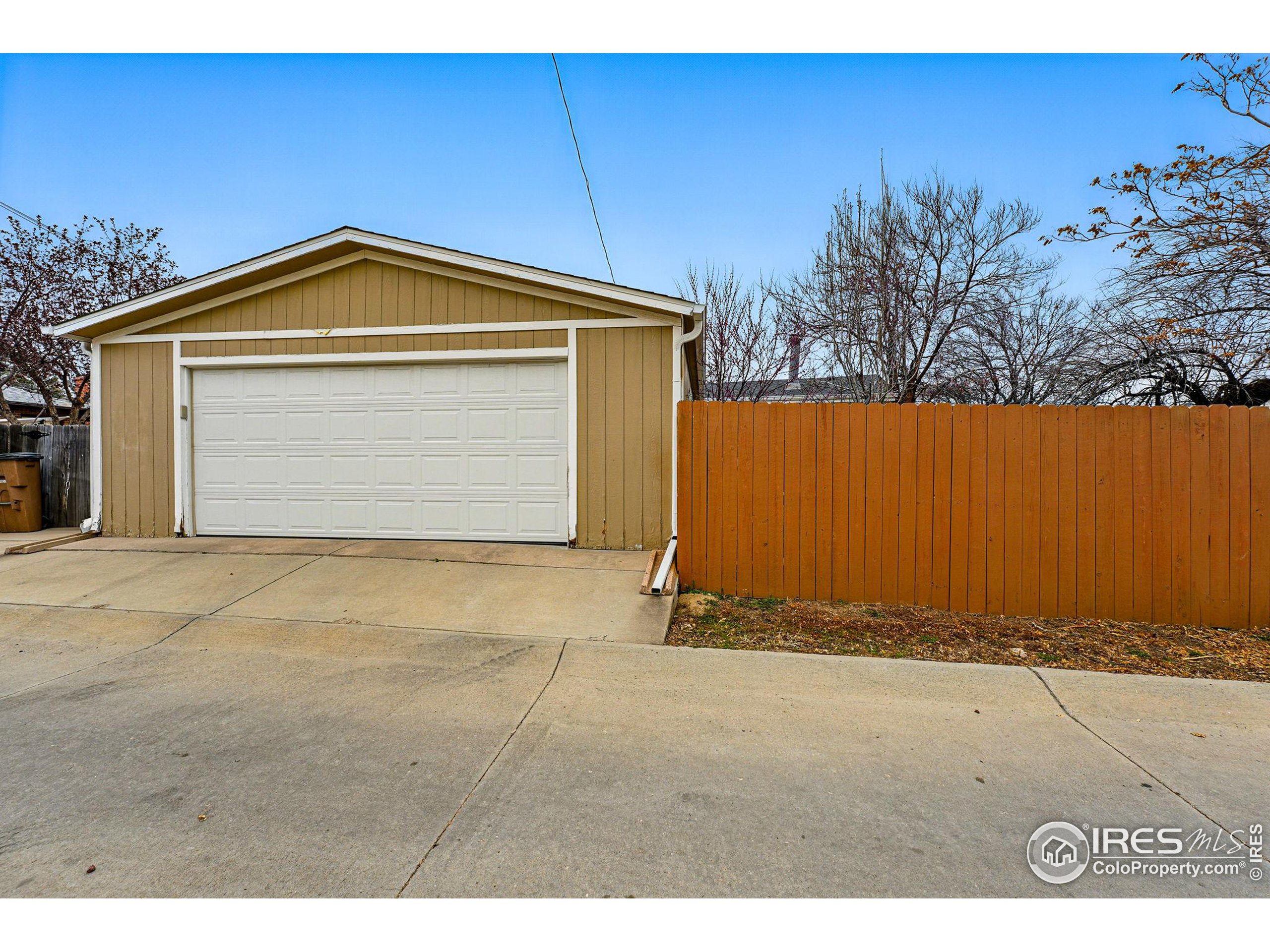 1185 W Midway Blvd
