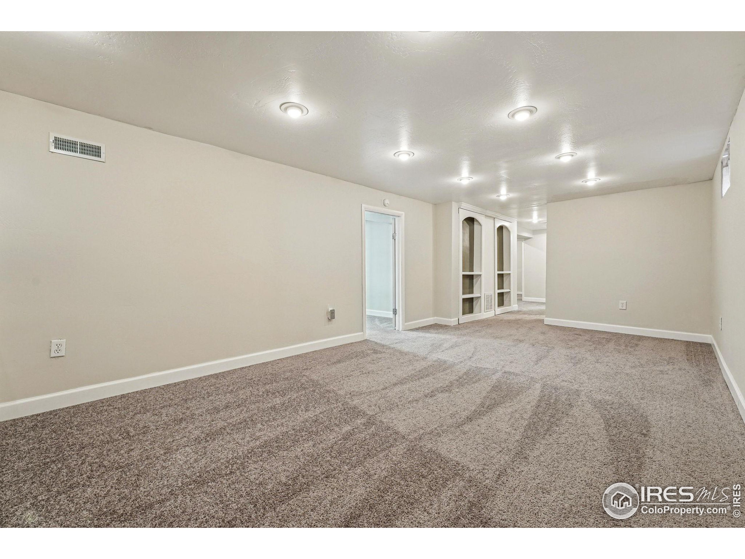 1185 W Midway Blvd