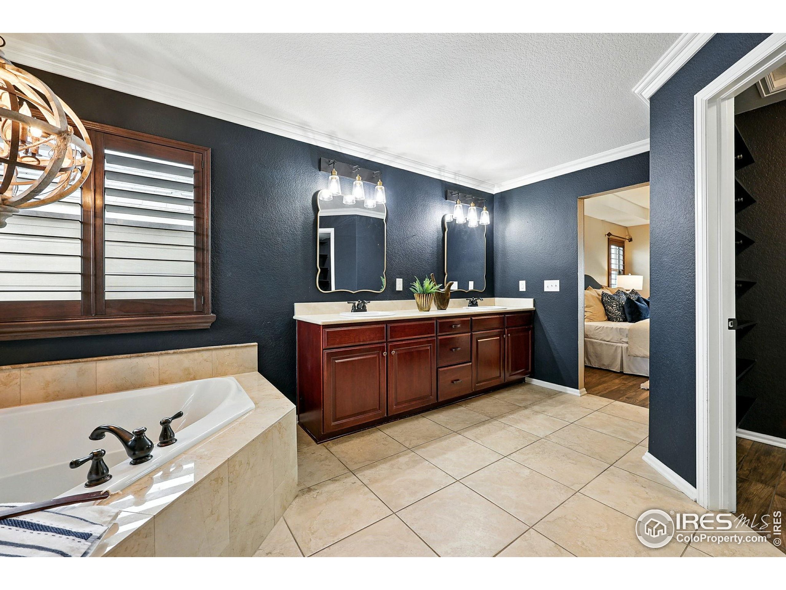 15810 E Tall Timber Ln