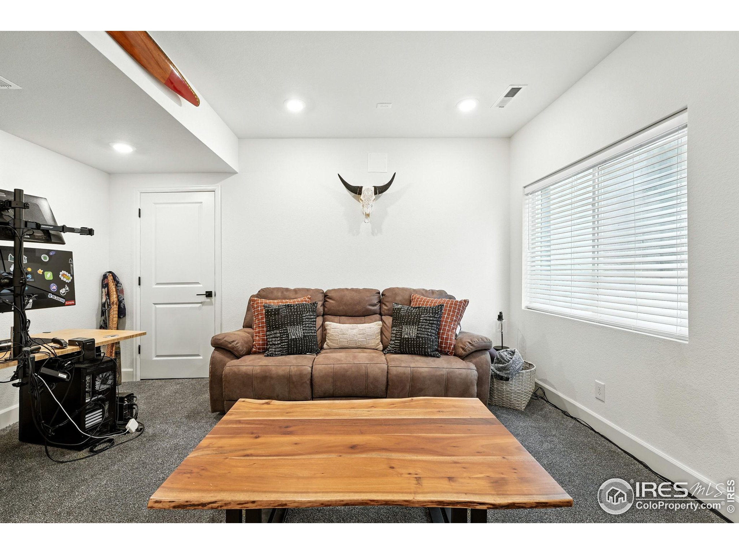 1095 Anker Dr