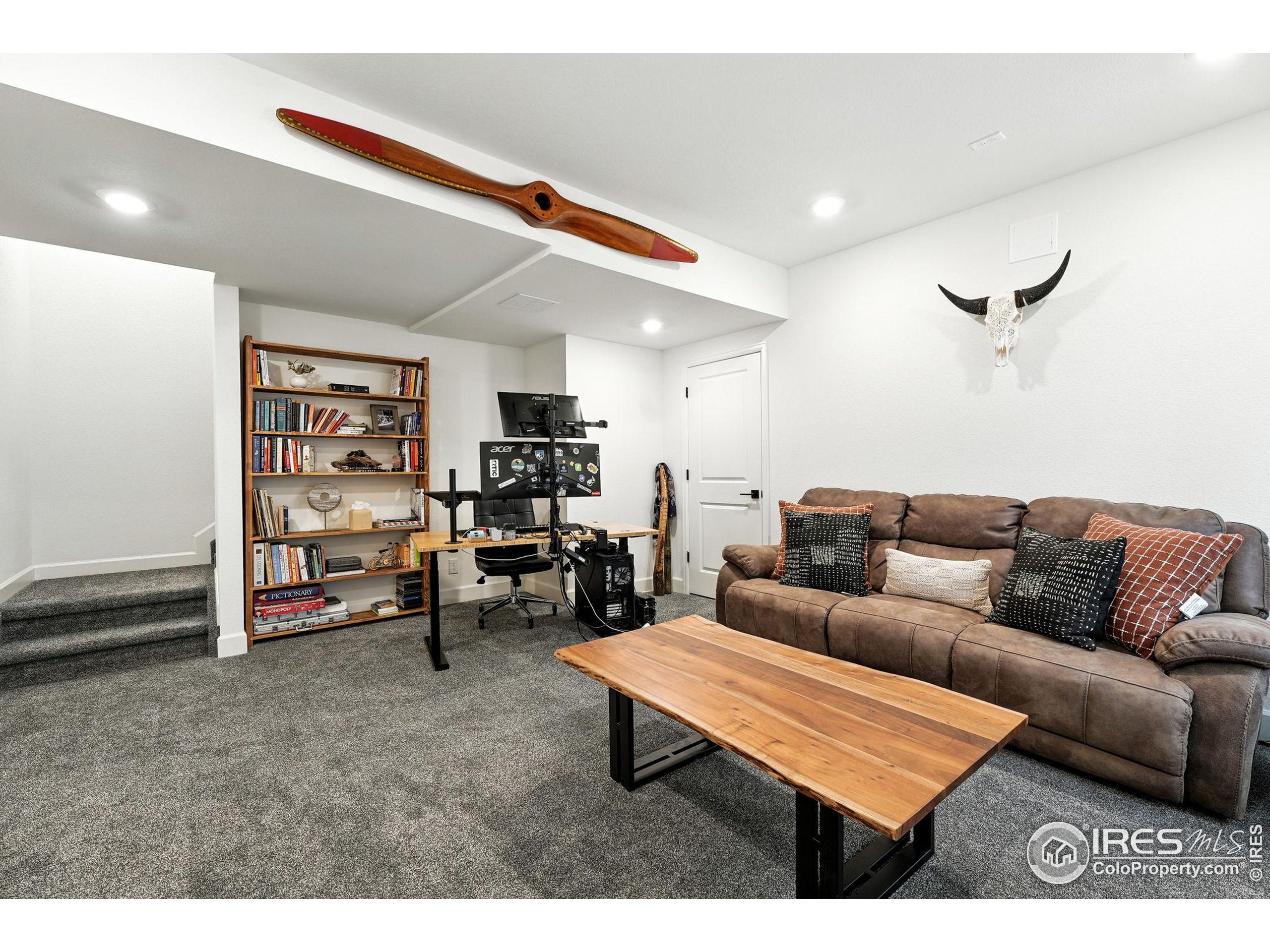 1095 Anker Dr