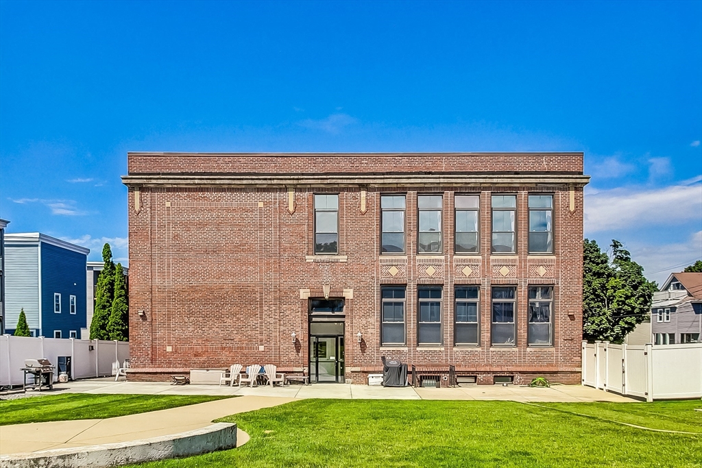 50 Floyd St # 11