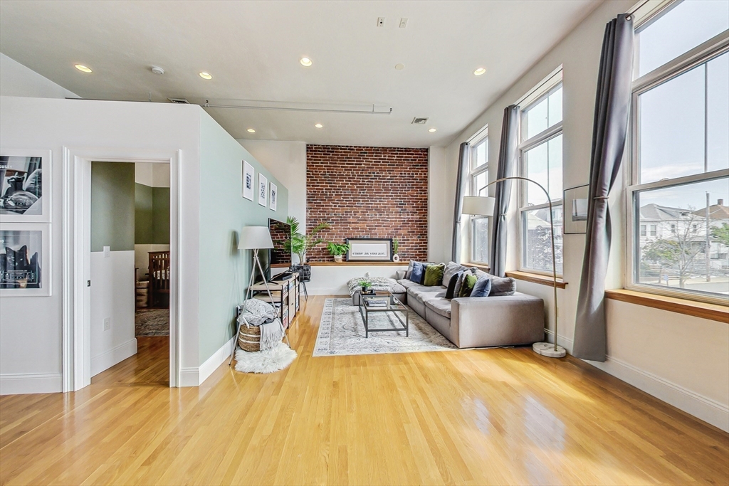50 Floyd St # 11