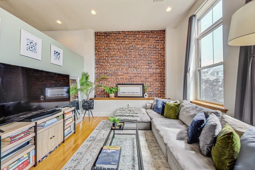 50 Floyd St # 11