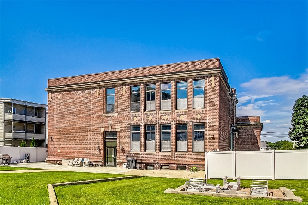 50 Floyd St # 11