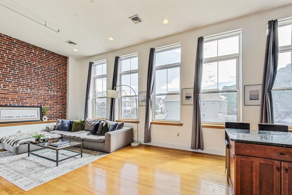 50 Floyd St # 11