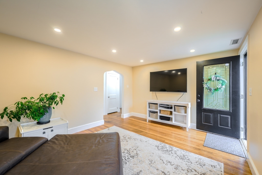 14 Frances Rd