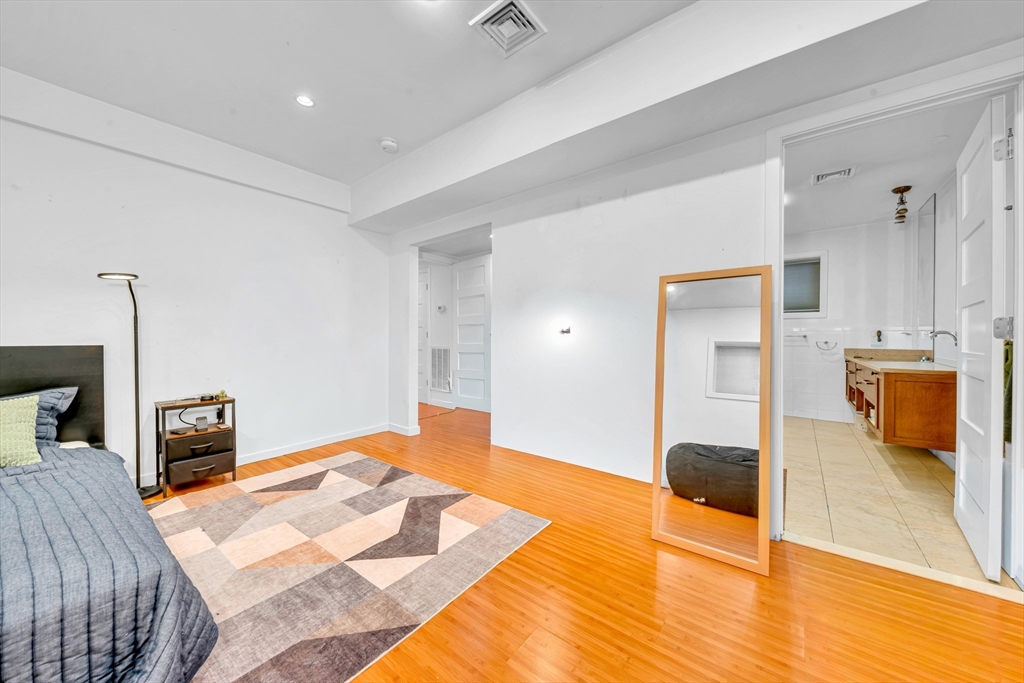 2021 Commonwealth Ave # B