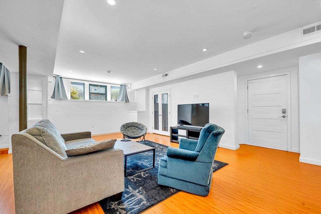 2021 Commonwealth Ave # B
