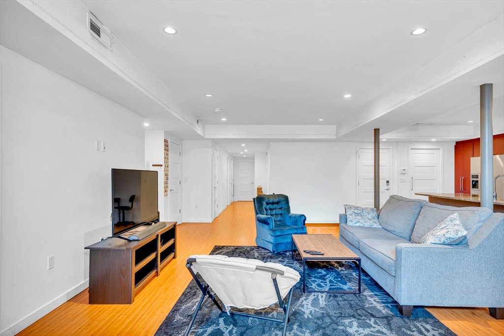 2021 Commonwealth Ave # B