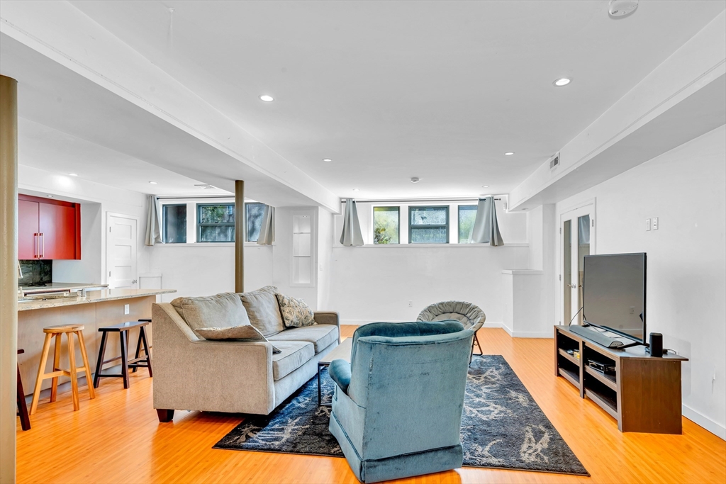 2021 Commonwealth Ave # B