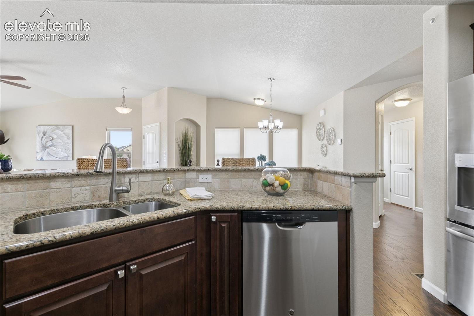 8042 Potentilla Grove