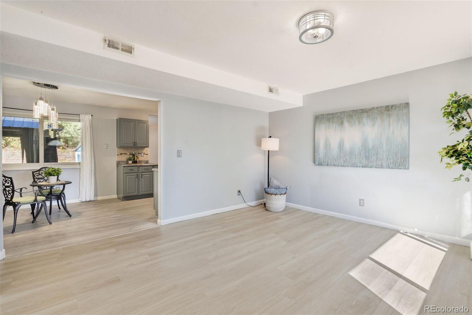 1270 Commanchero Drive