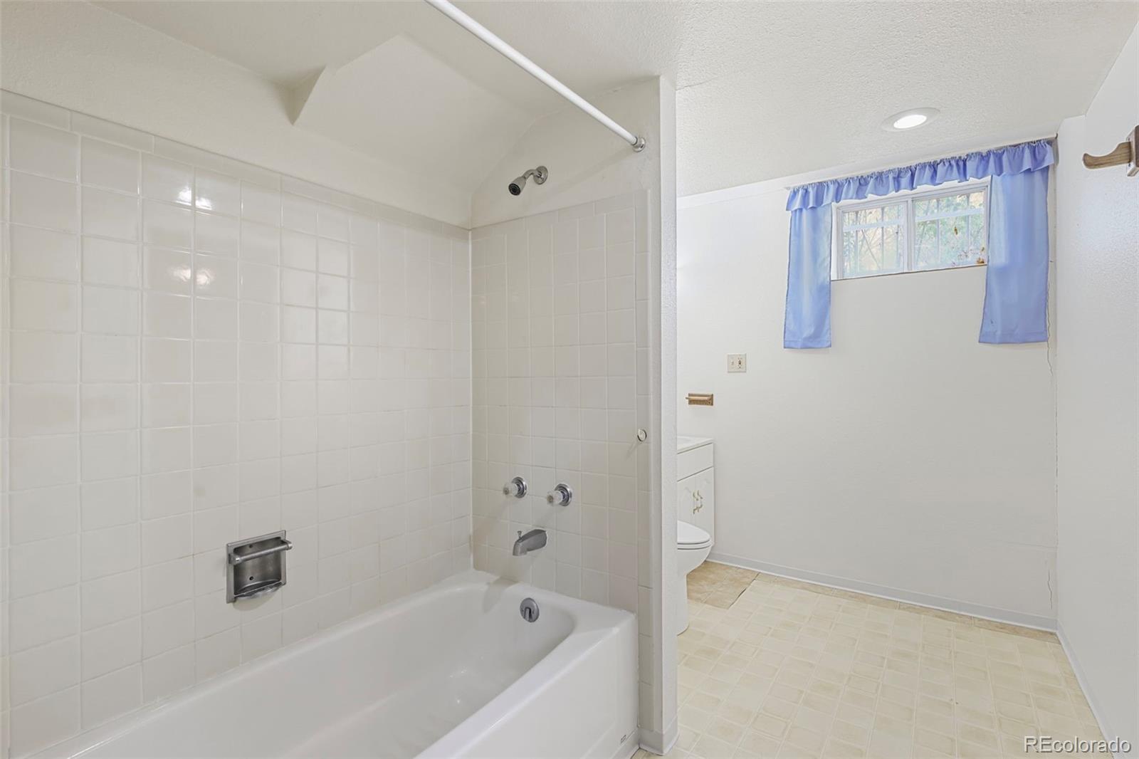 609 Crestridge Avenue