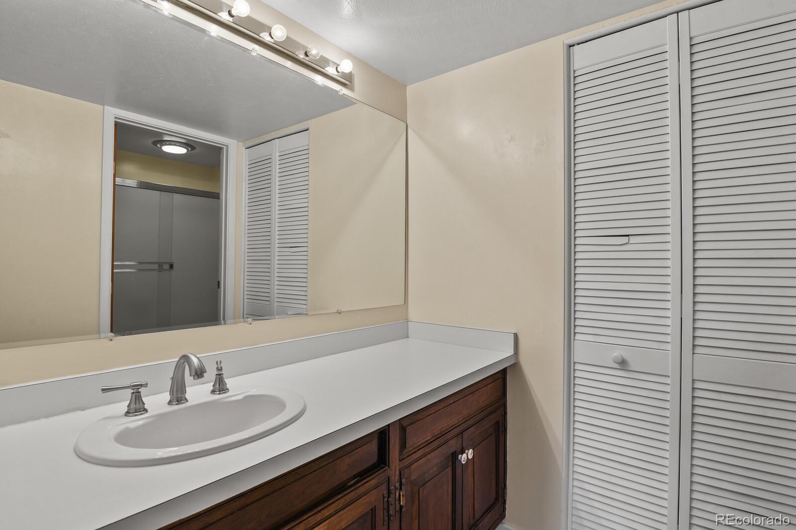 4529 Sentinel Rock