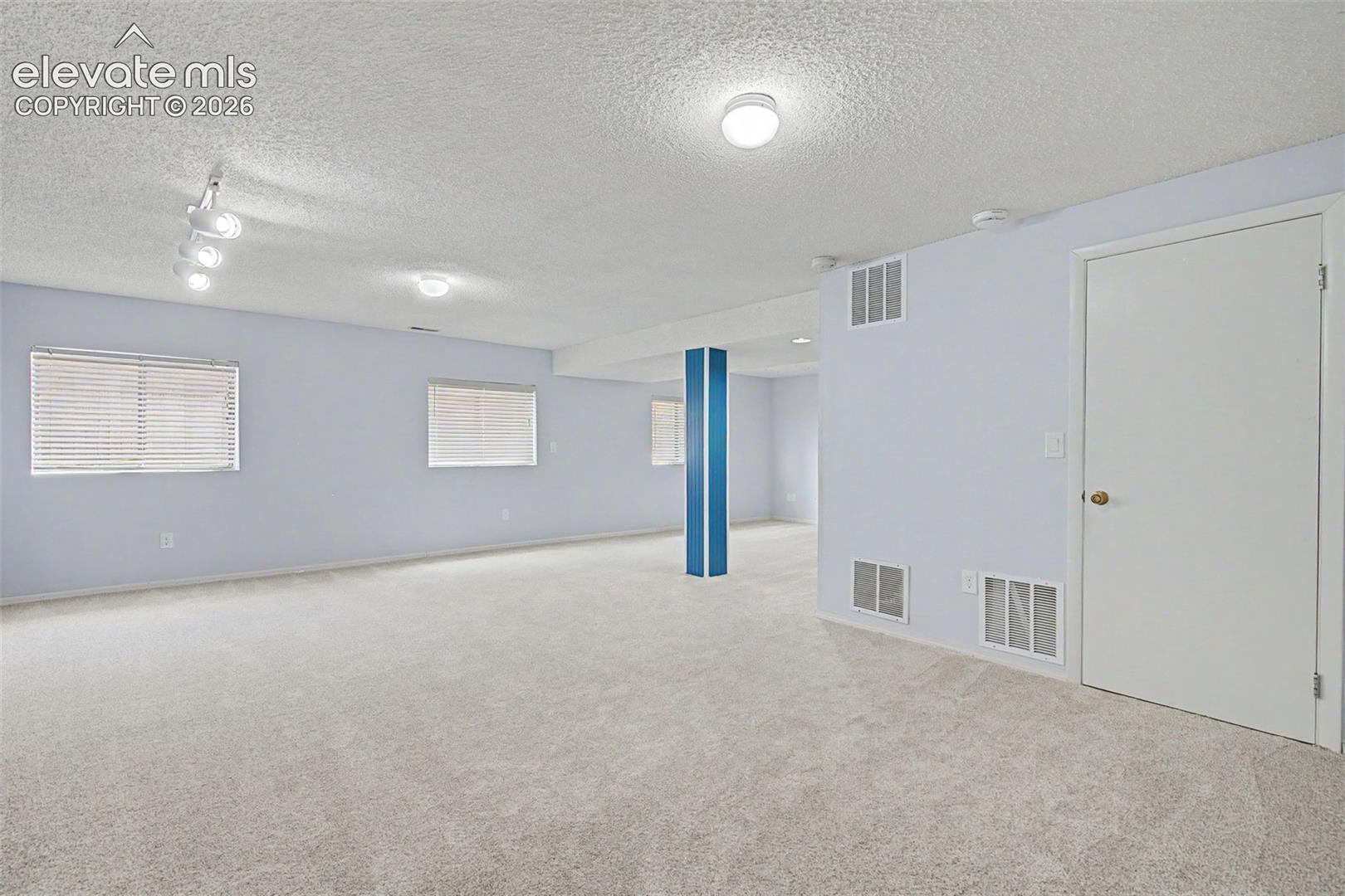 3935 Sedgewood Way