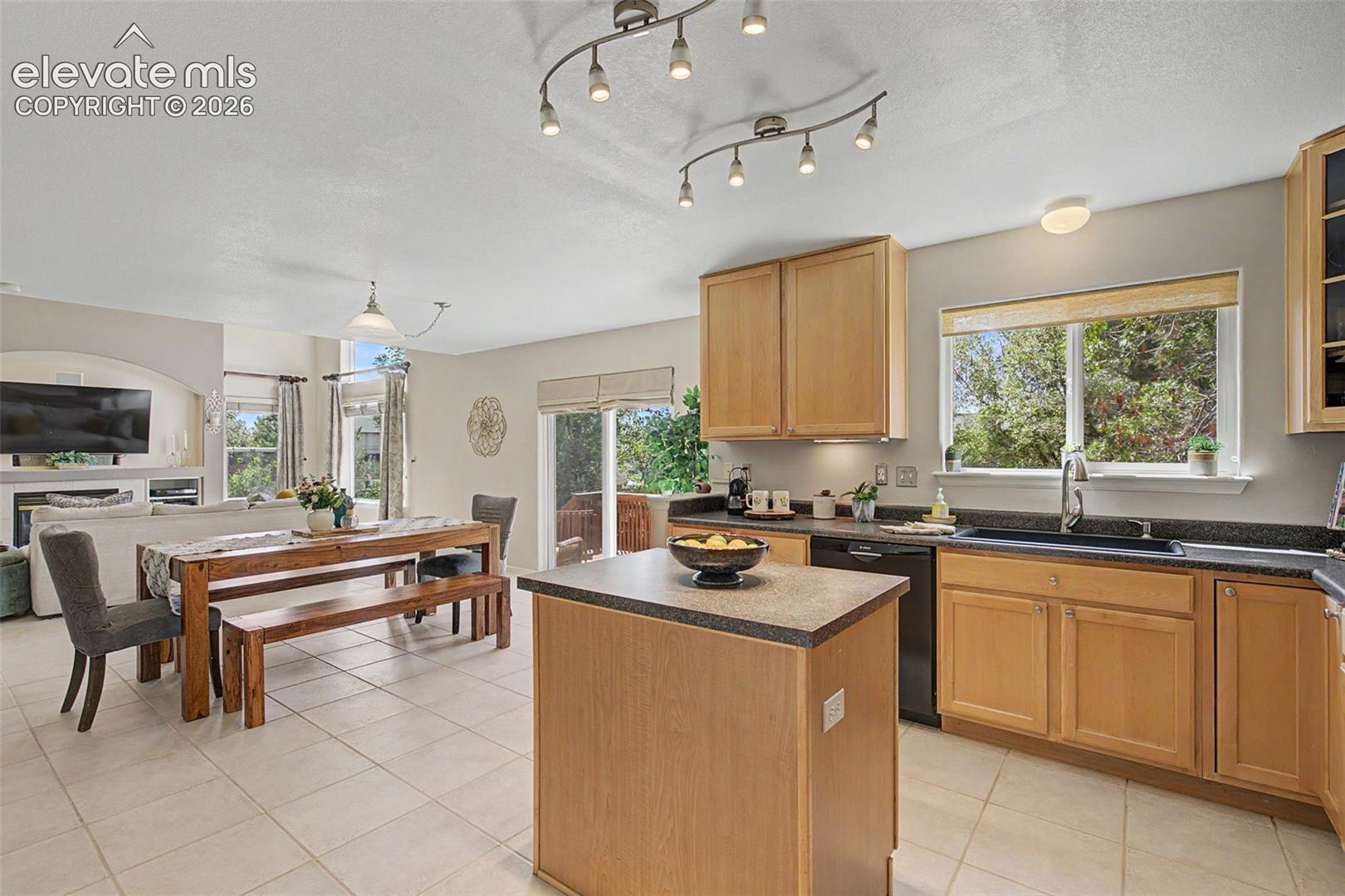 7127 Cowgirl Way