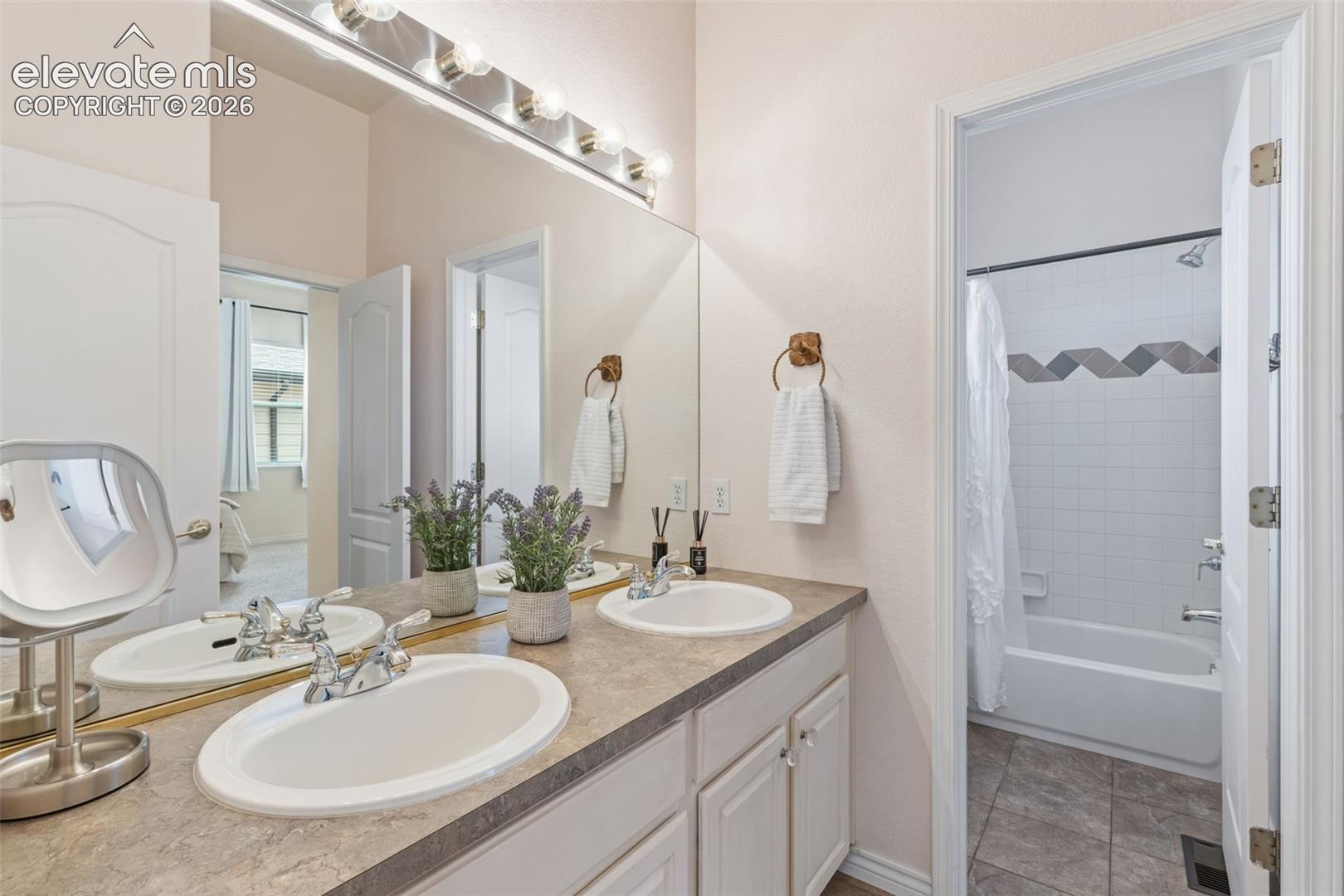 3425 Hollycrest Drive