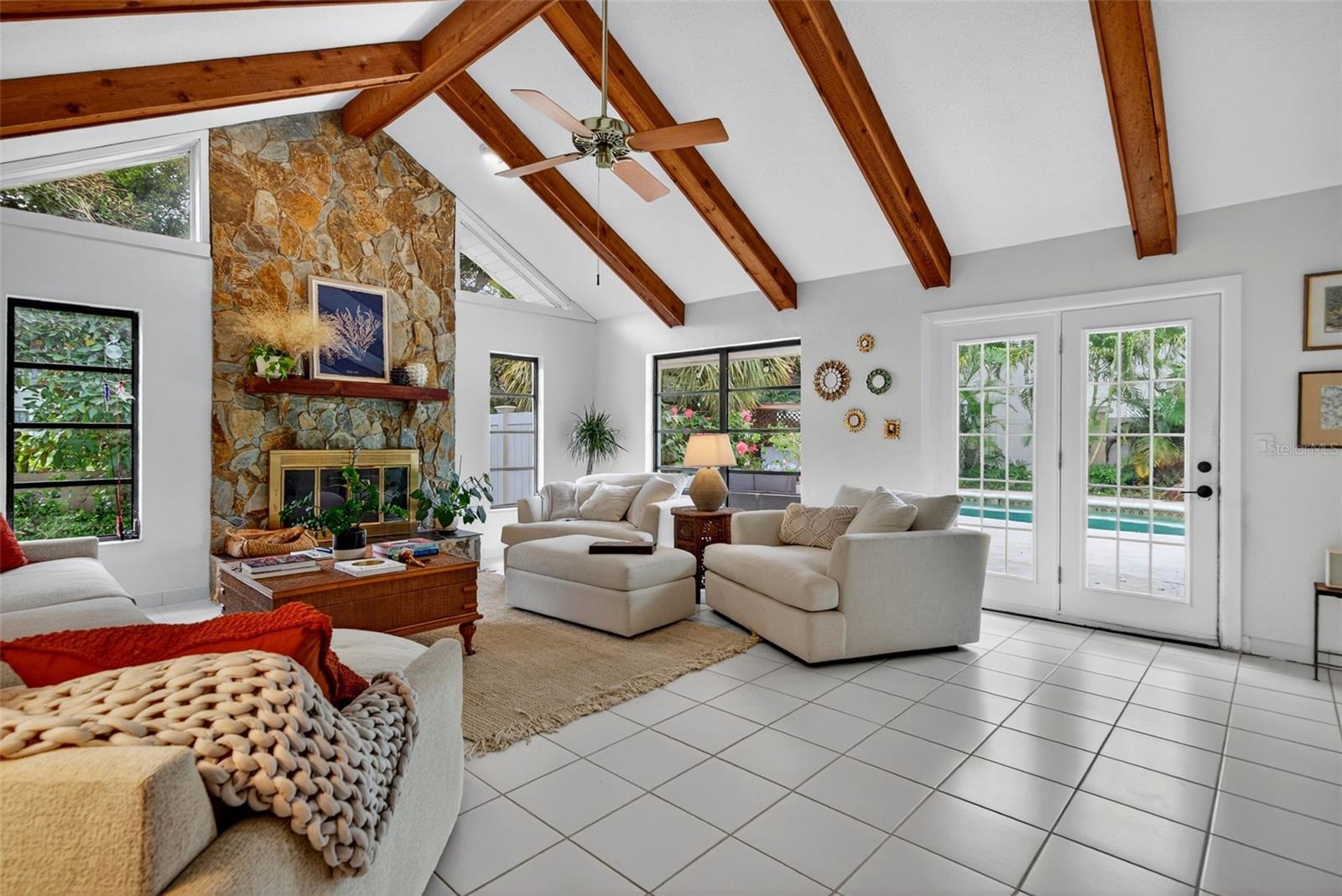 1835 SERPENTINE DR S