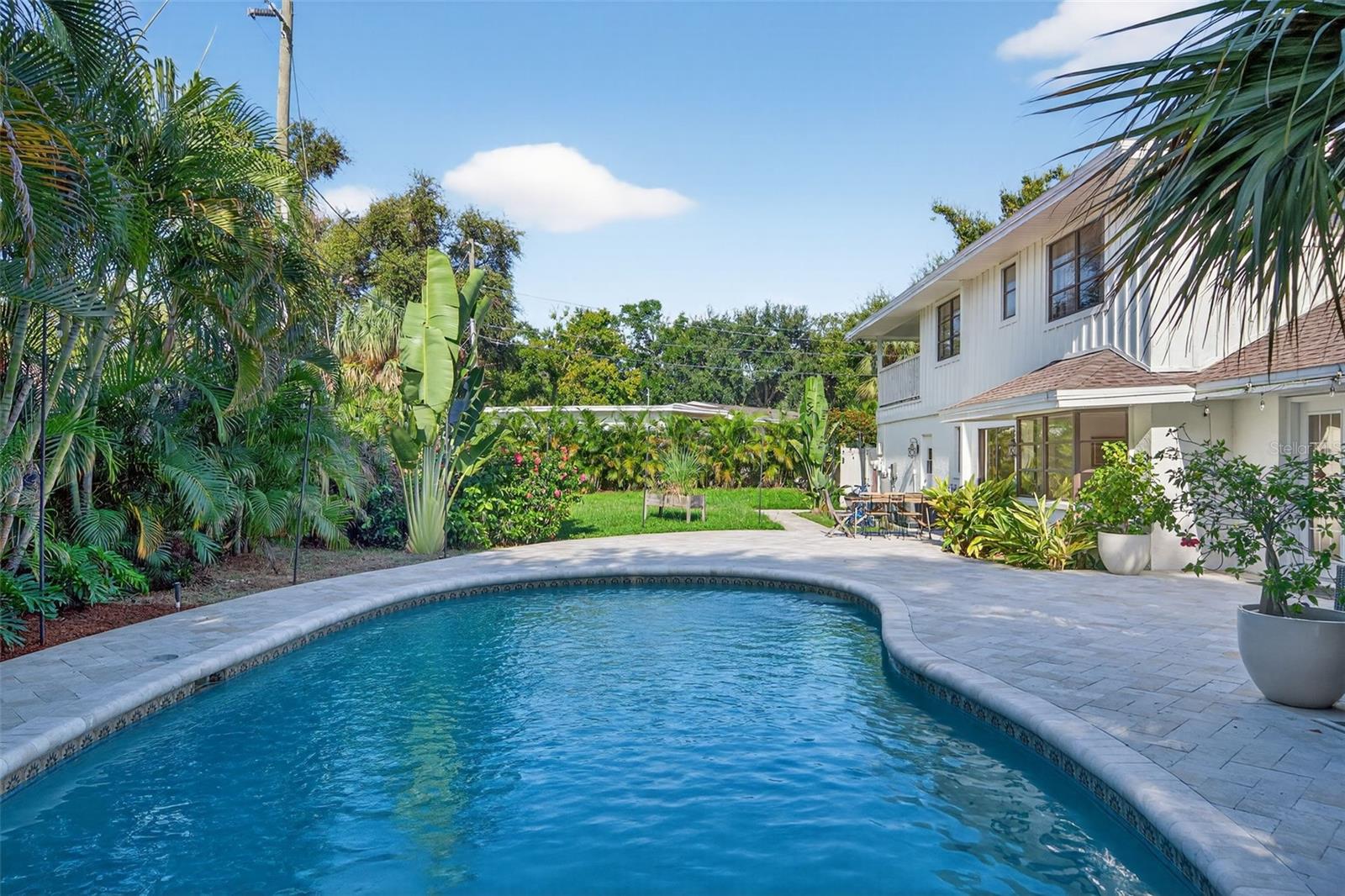 1835 SERPENTINE DR S