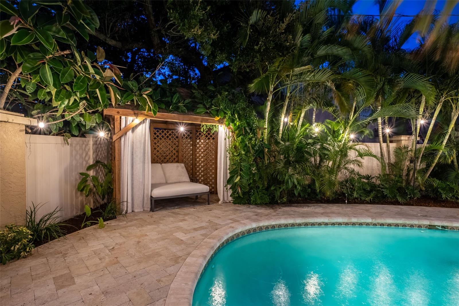 1835 SERPENTINE DR S