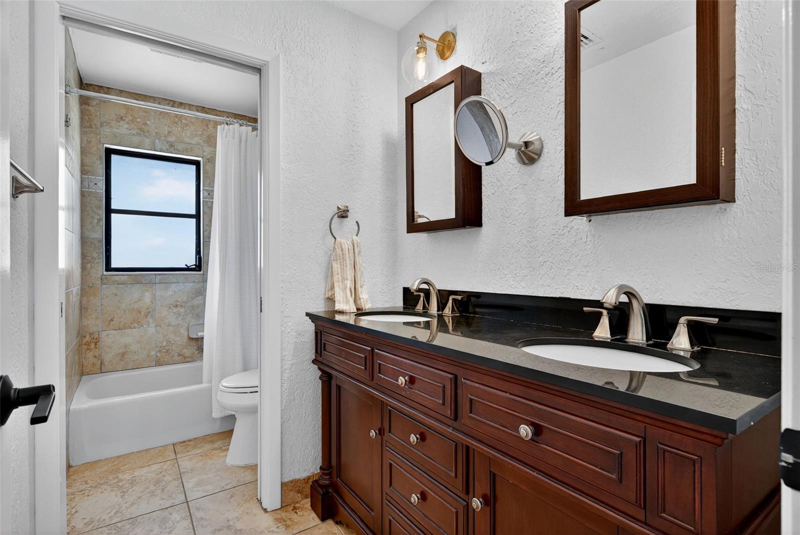 1835 SERPENTINE DR S