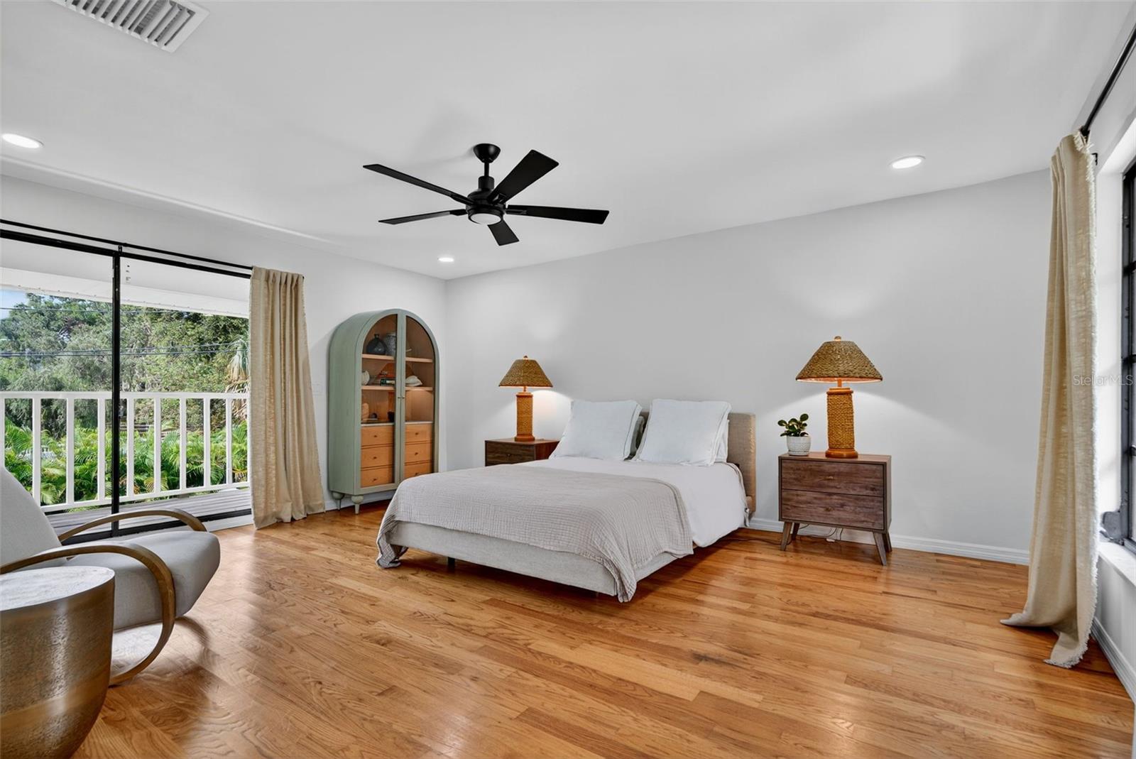 1835 SERPENTINE DR S